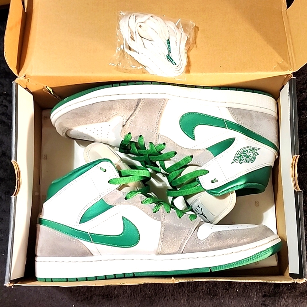 Air Jordan 1 Mid SE Men's Size 11 White/Pine-Green-LT Smoke Grey Shoes & OG Box